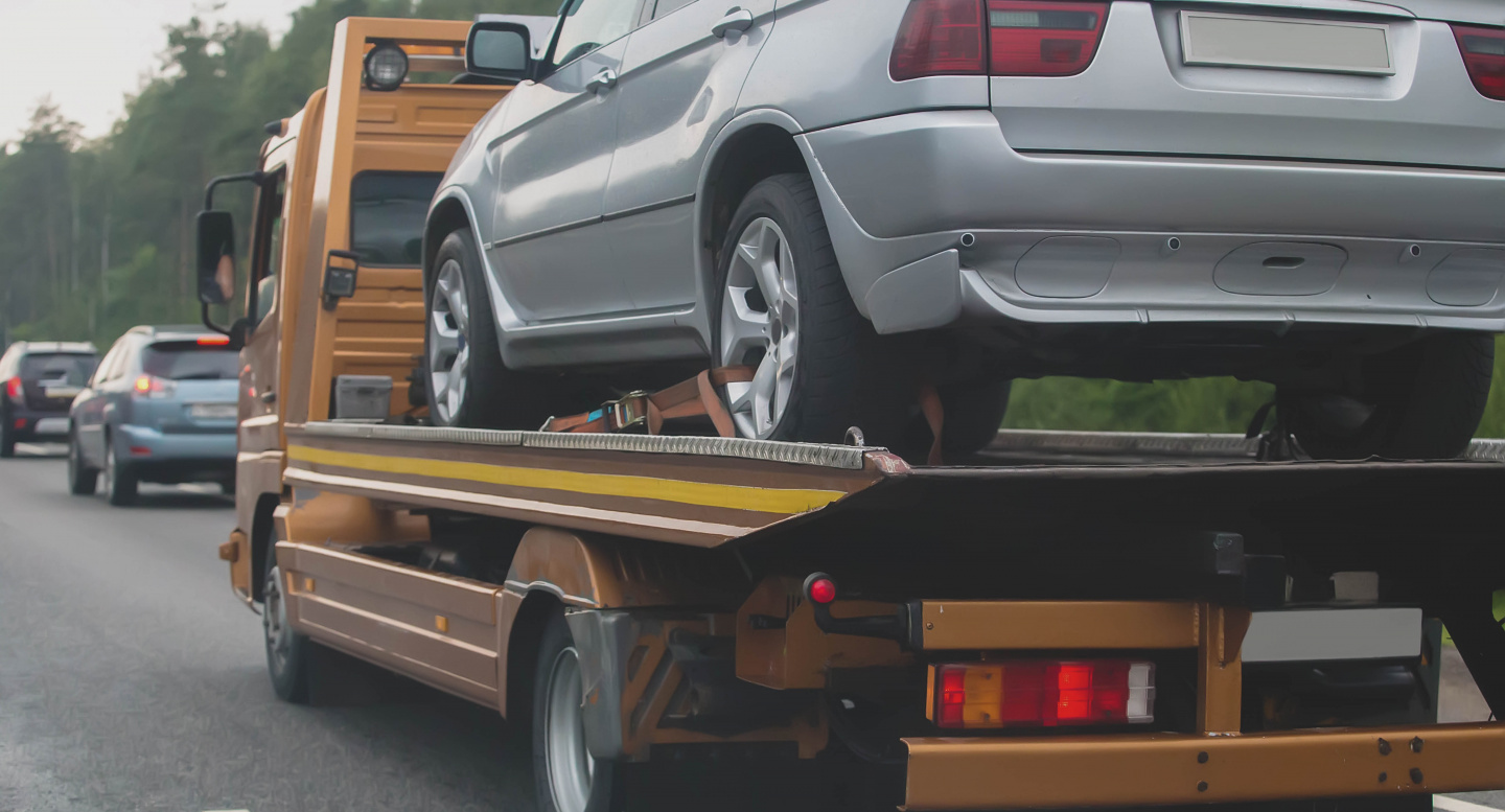 Как вызвать эвакуатор для неправильно припаркованной машины 🚗